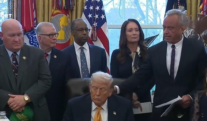 美国卫生部长罗伯特·肯尼迪:“这是和平时期的总统，他已经达成了8.5笔结束战争的