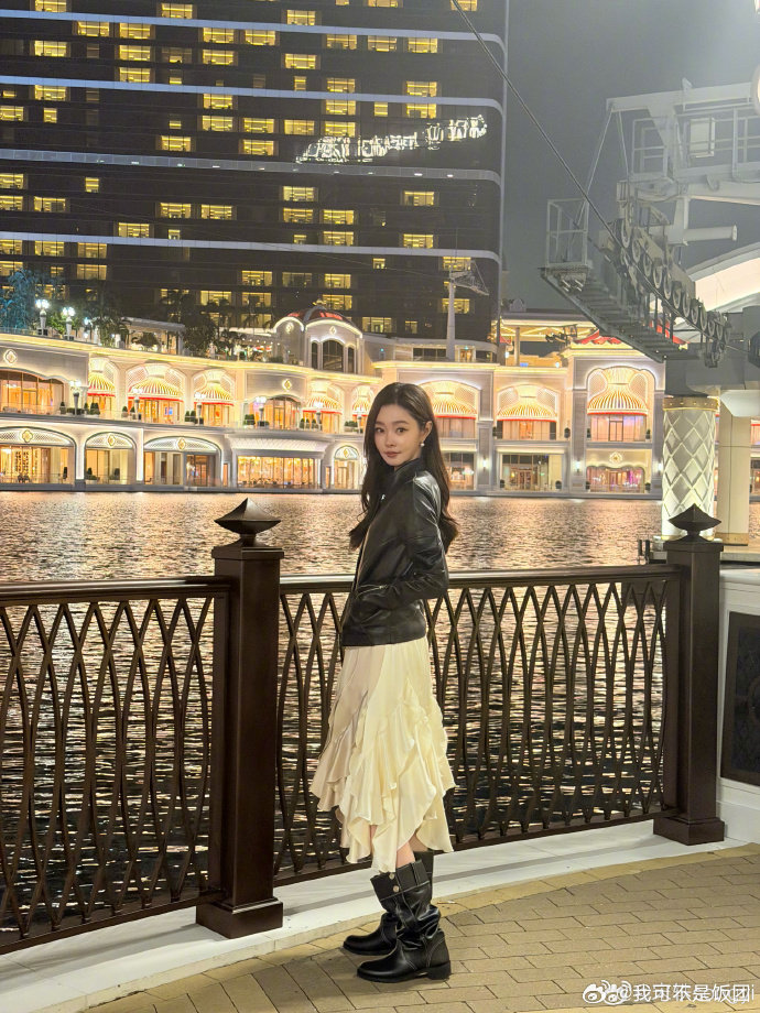 宋轶大排档爆改水族馆宋轶把饭馆拍成水族馆了被宋轶美到失语，明明是大排档氛围，硬生