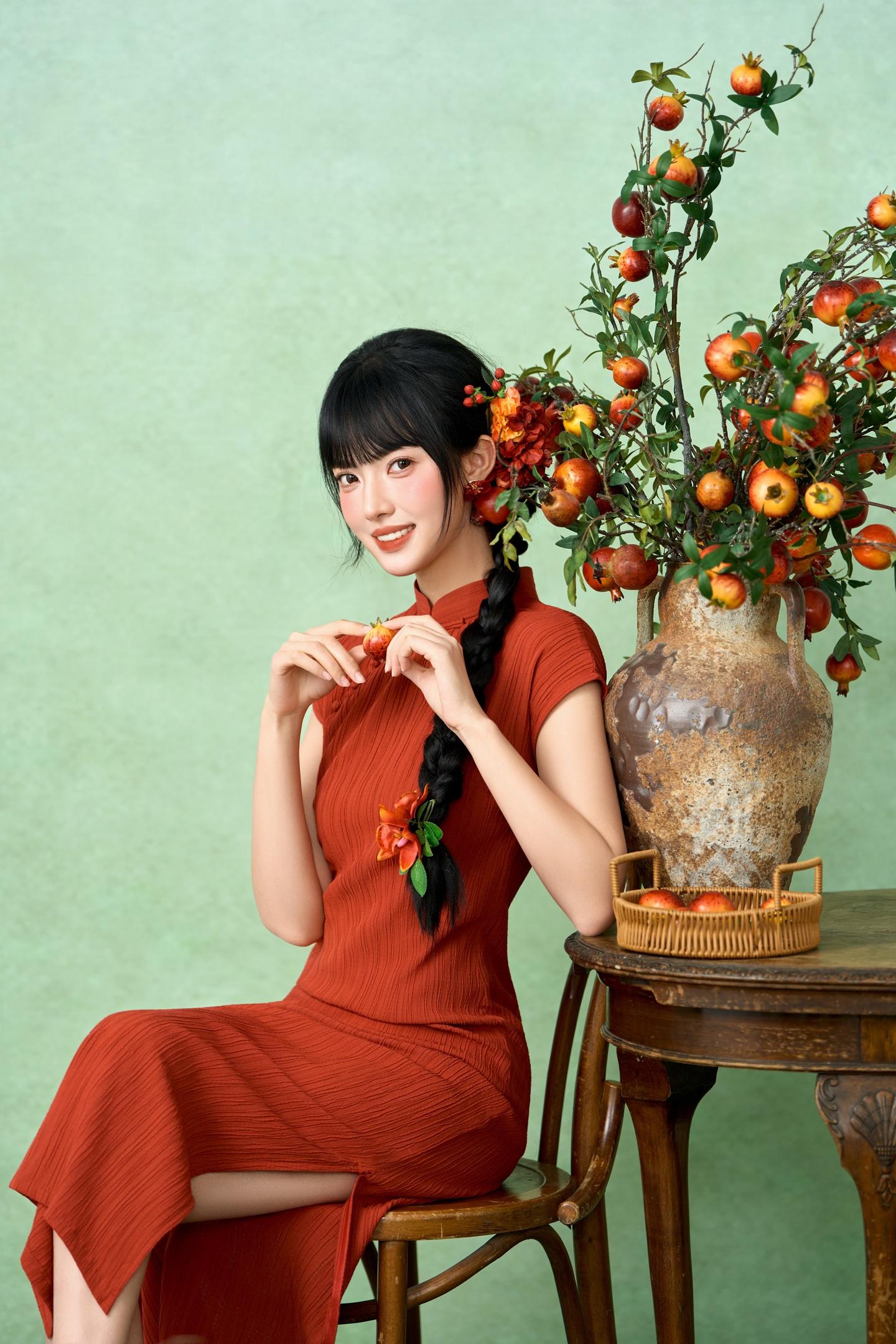 民国风少女感旗袍石榴花模特