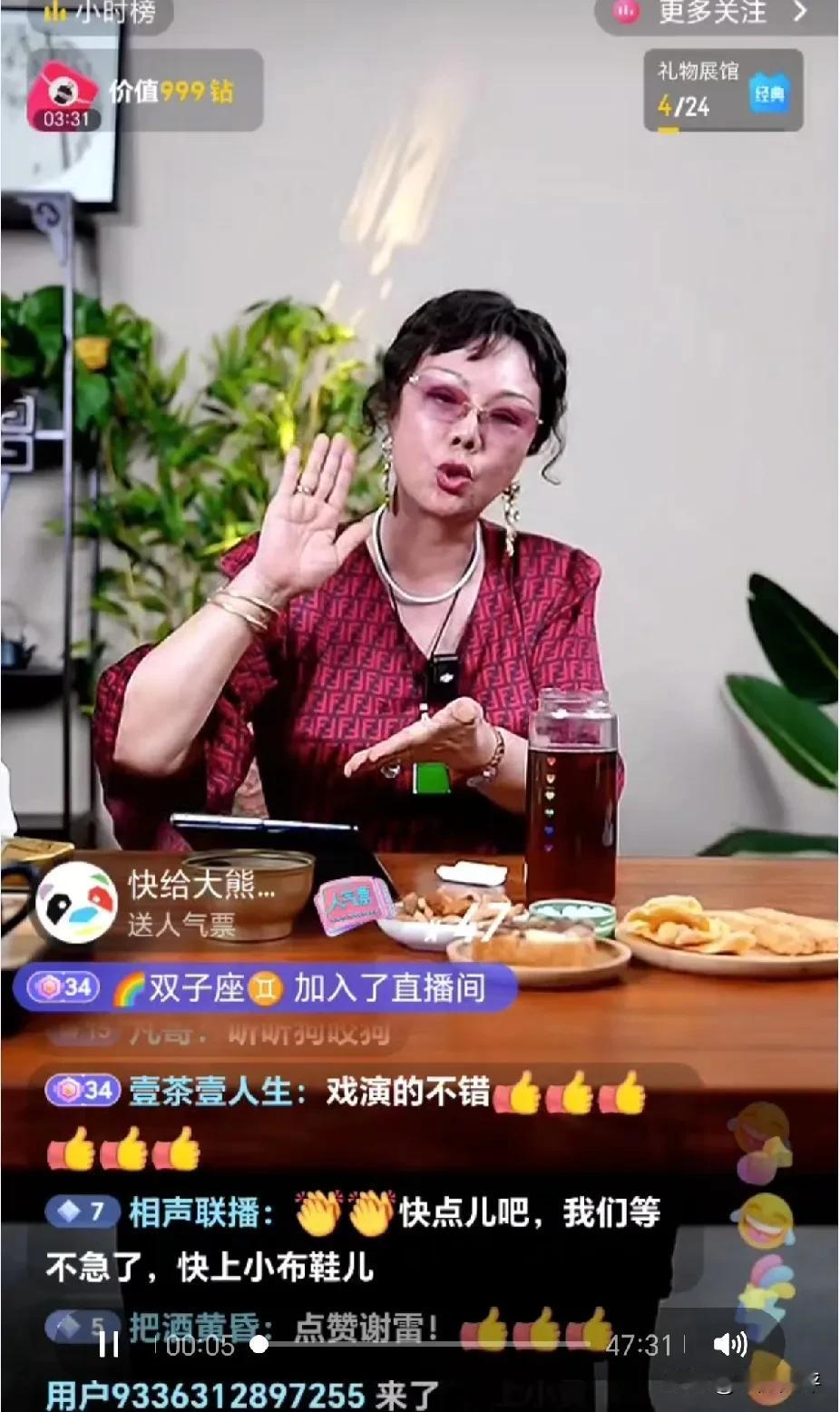 分居十几年，为了上电视接受采访有钱赚，出轨后依旧在公众目面前装恩爱夫妻欺骗公众。