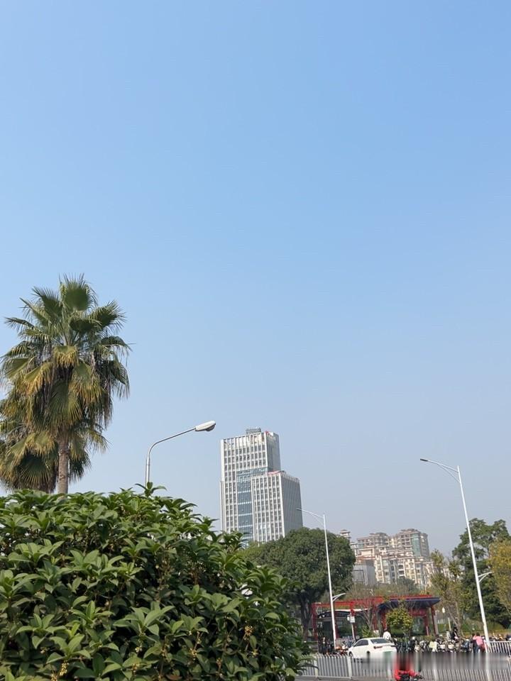 不知道大家有没有发现一个规律，

那就是2000年到2009年左右，是70后的买