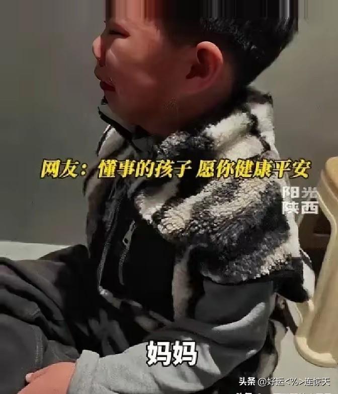 有妈孩子像个宝，没妈的孩子像根草
 
河北，一男孩妈妈因病去世，有一天，孩子回家