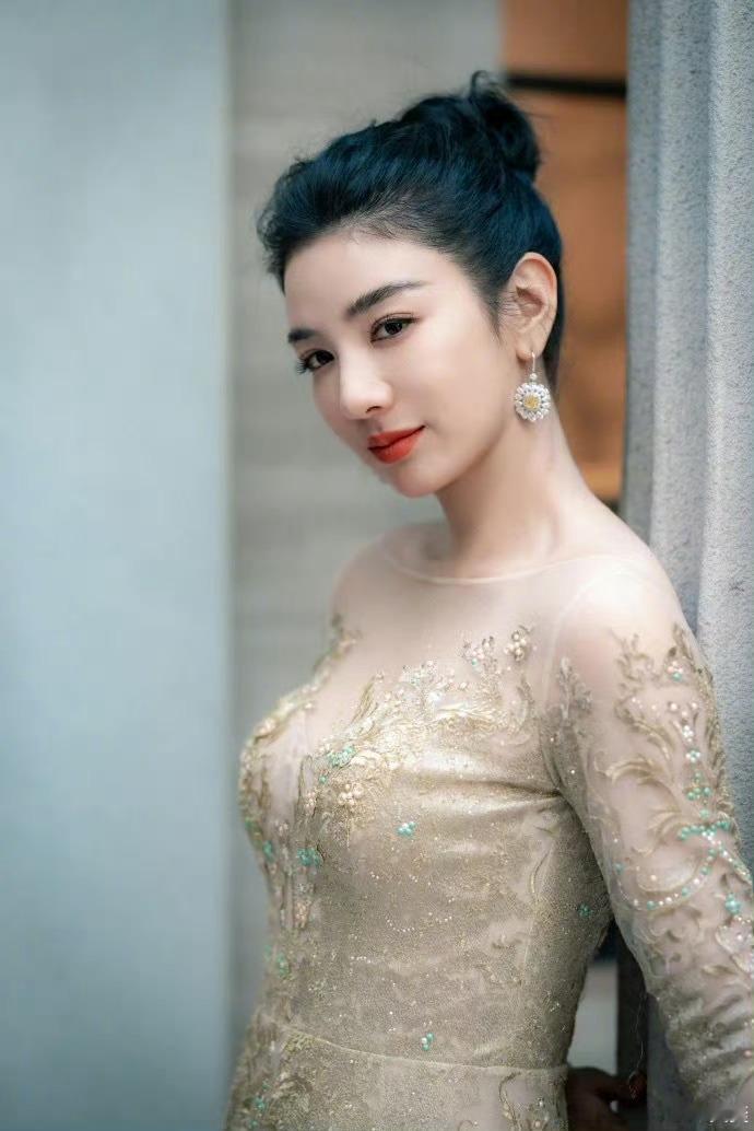 黄奕带女儿赴韩国学习唱跳黄奕女儿的颜值怎么一点没遗传她妈妈的优良基因……小沈阳女