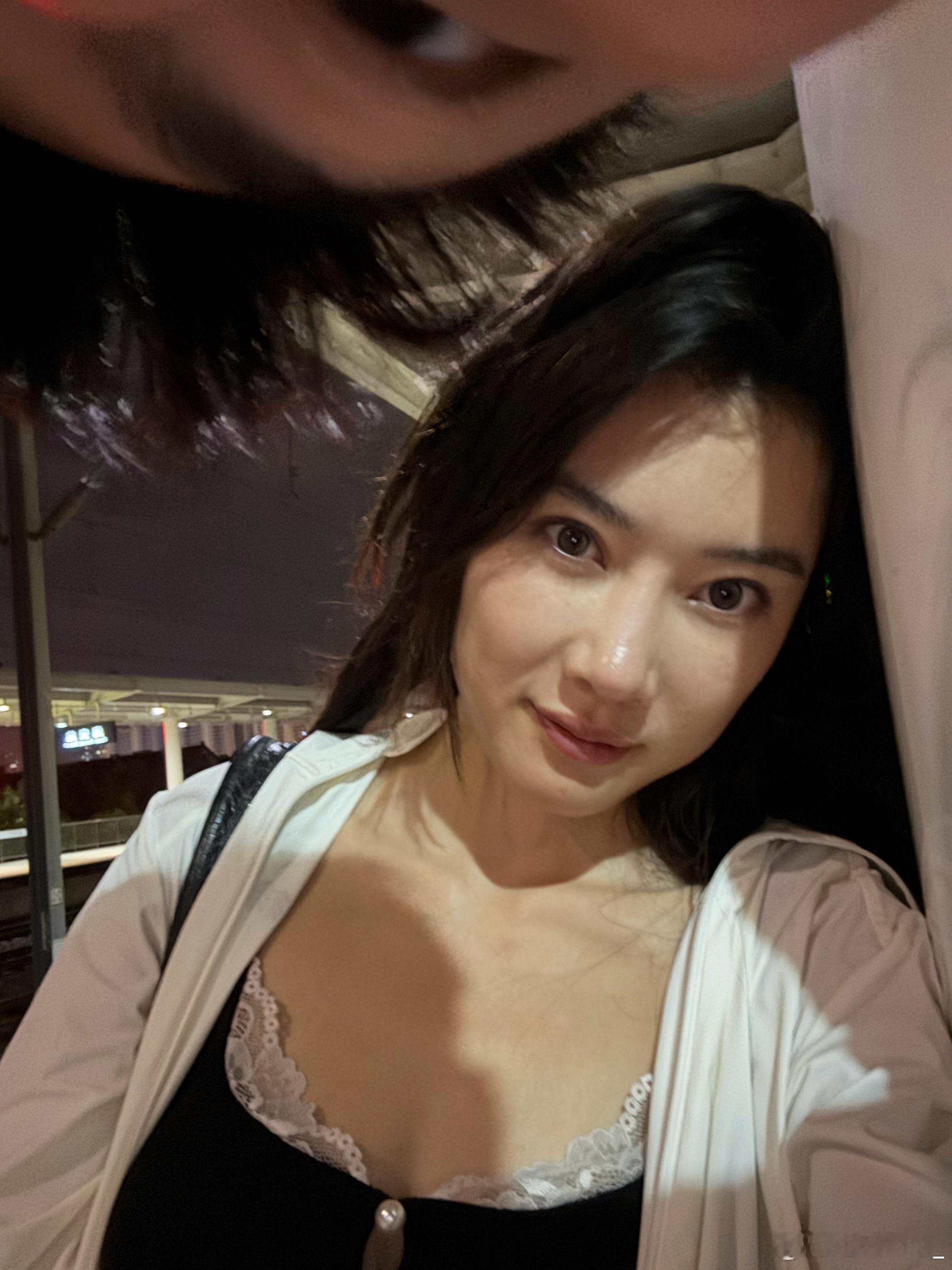 mia的plog时刻 此时此刻人已经麻的不能再麻了为了能今天回到上海追（台）风中