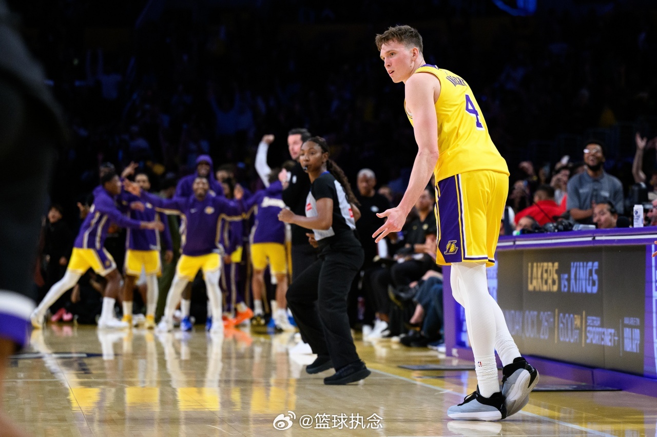 克内克特发长文告别湖人：身披紫金战袍是荣幸！这不是故事的终点据此前报道，湖人将裁