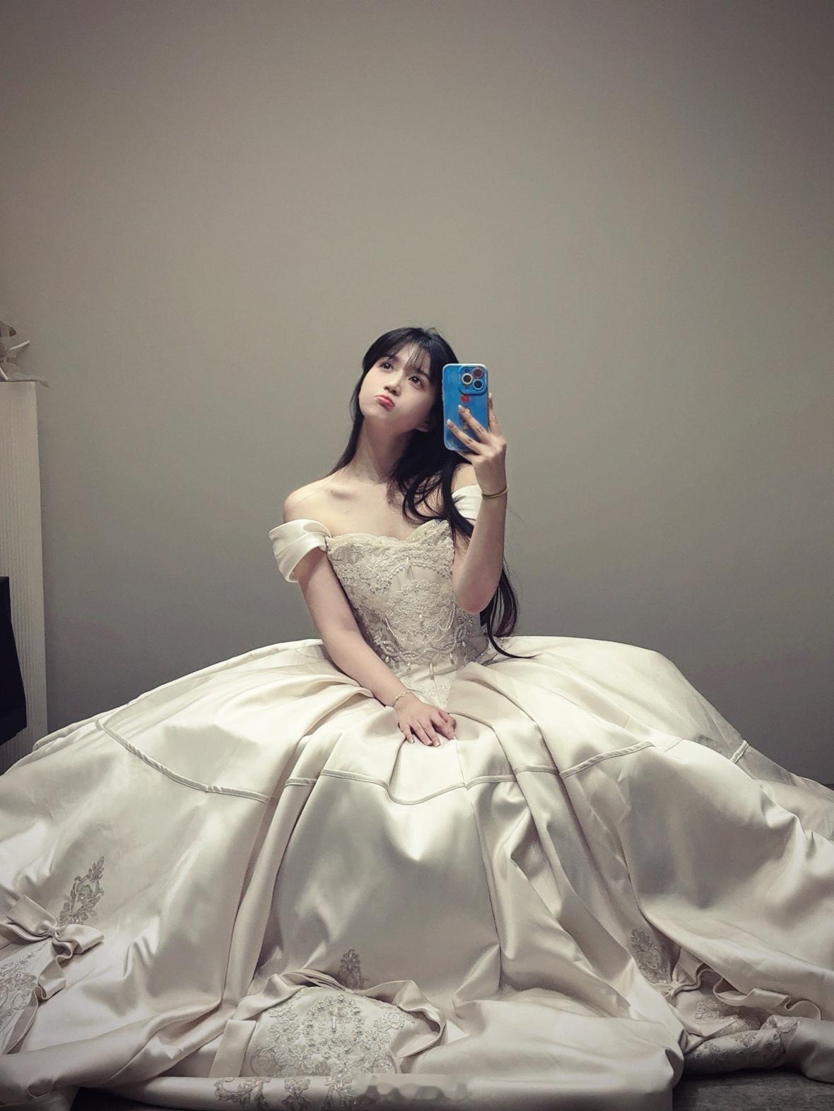 明天要拍婚纱照啦～ ​​​