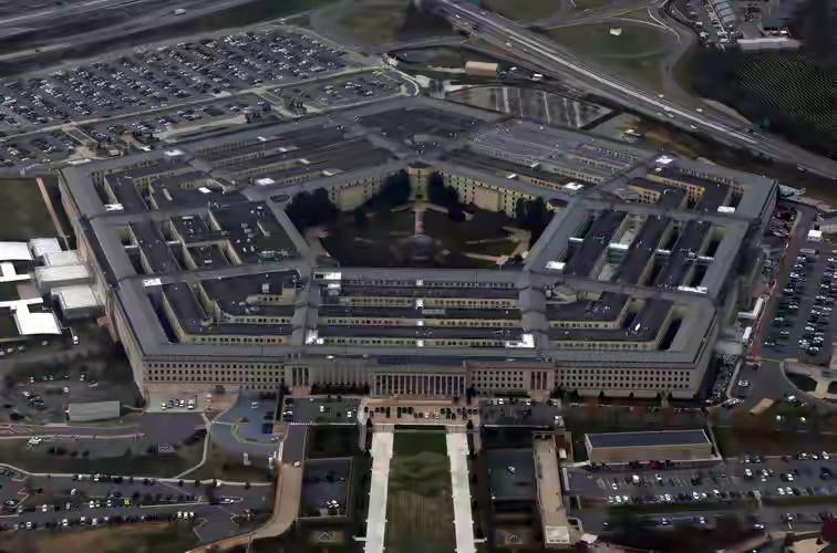 美国防长：美国累了，不想和中国拼了，该关起门过自己的小日子了

2025年12月