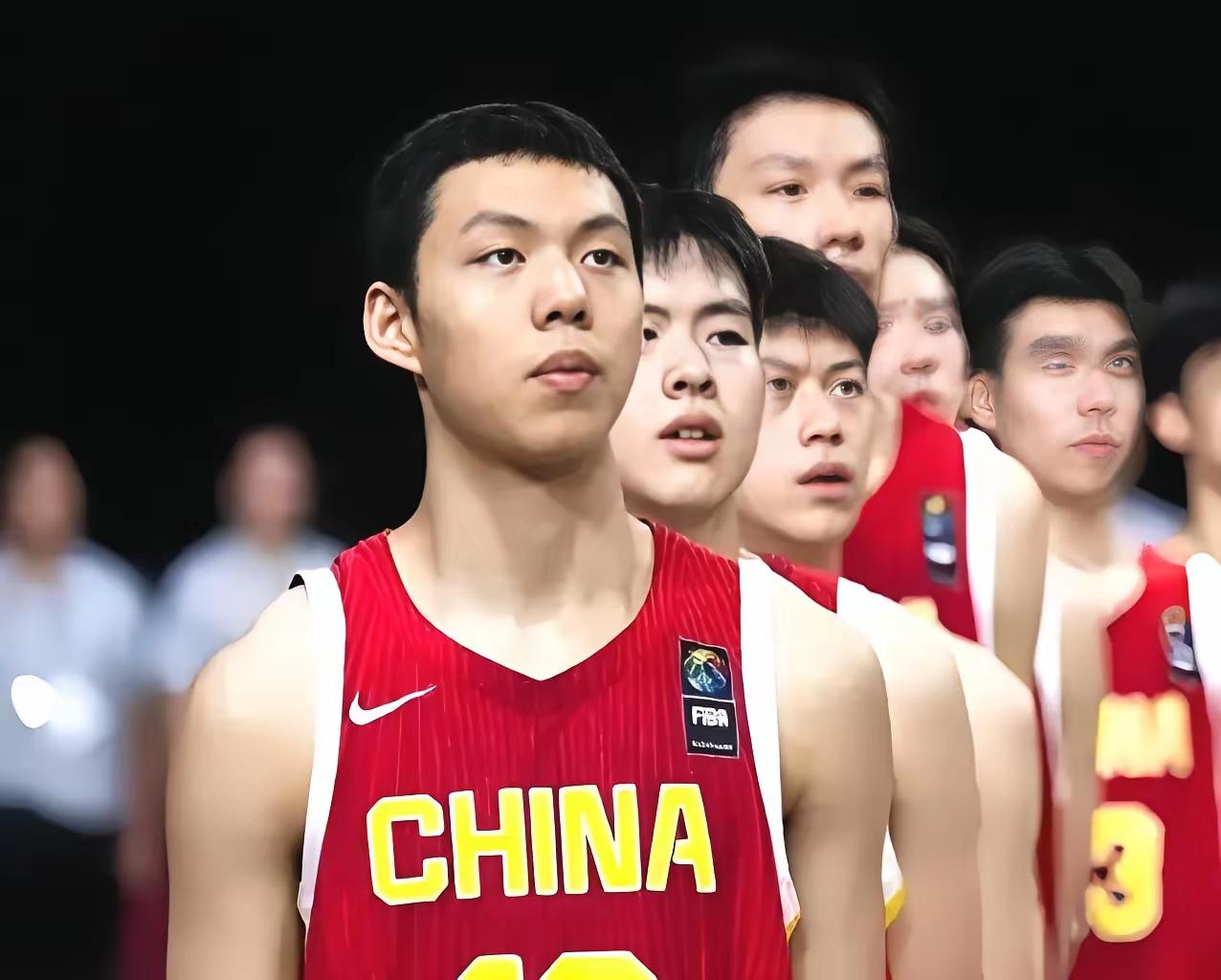 为被驱逐出场的姚嘉泽点赞。
U17国际篮联世界杯小组赛中，中国队以68：78输给
