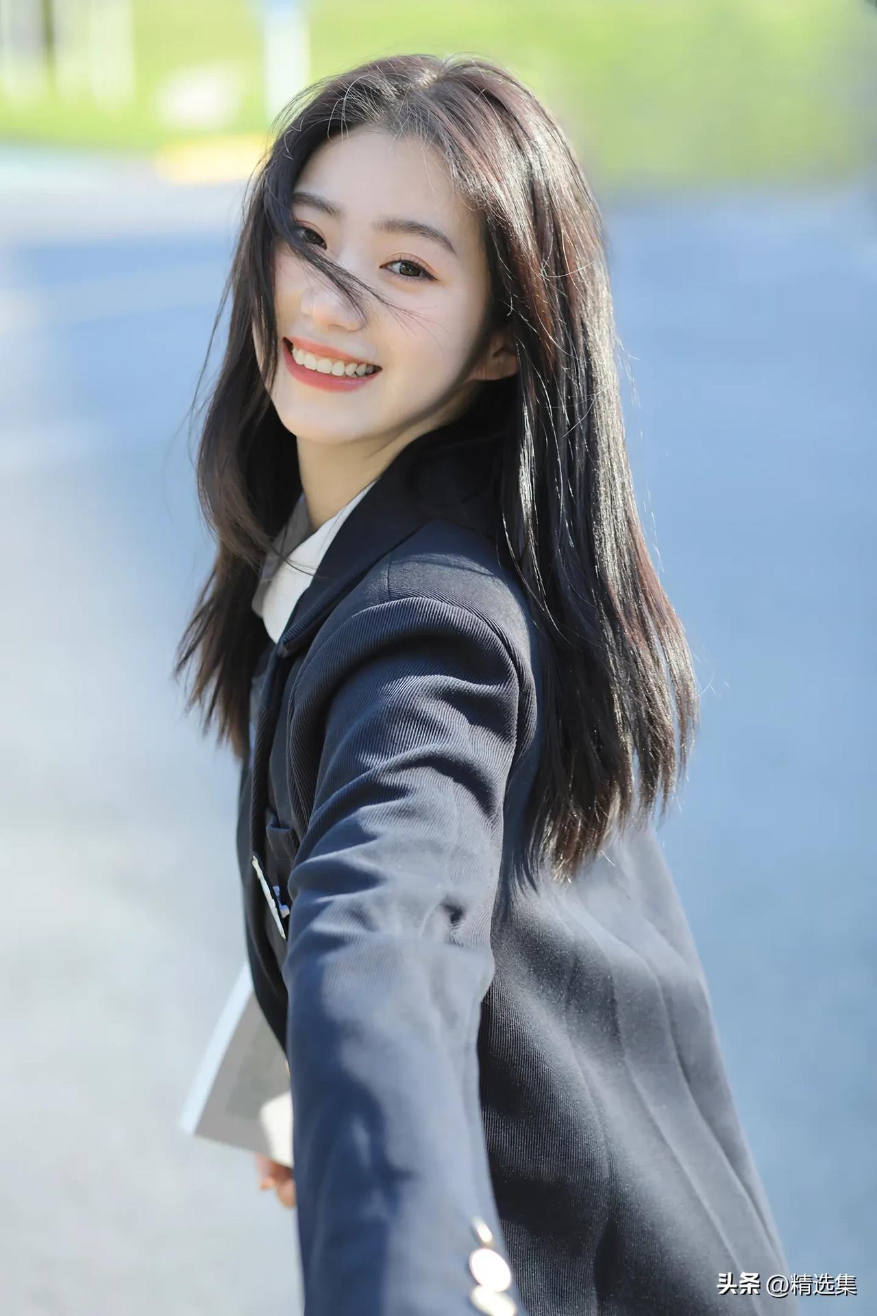 阳光下的微笑，青春洋溢的校园时光