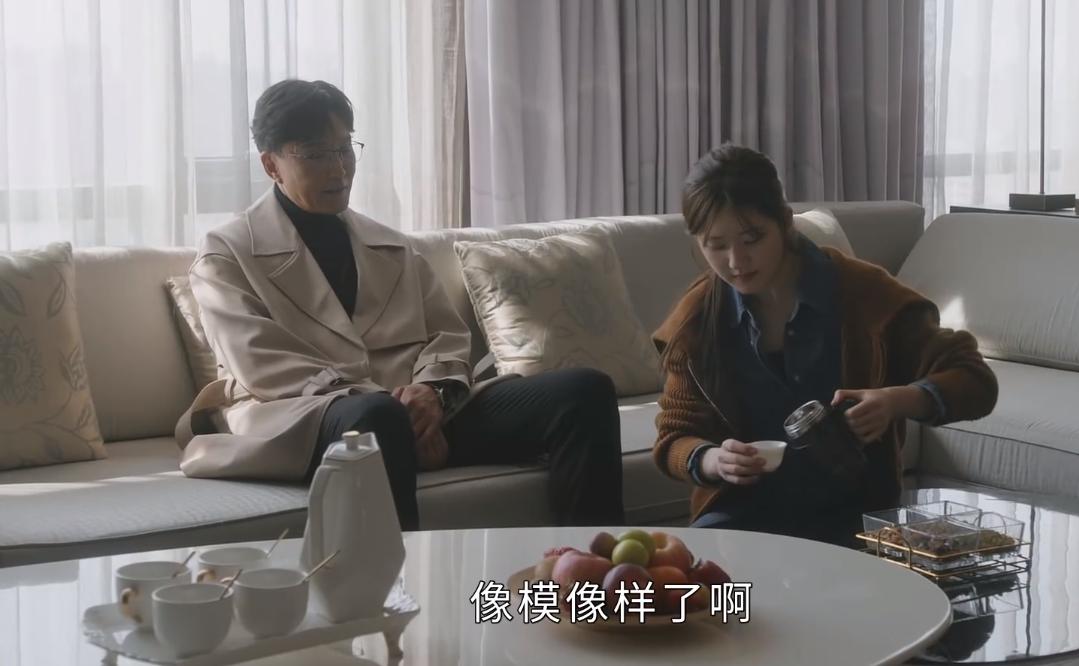 《后浪》只有两集就要收官了，赵露思饰演的孙头头也终于不再是被强按头的姜氏后人，而