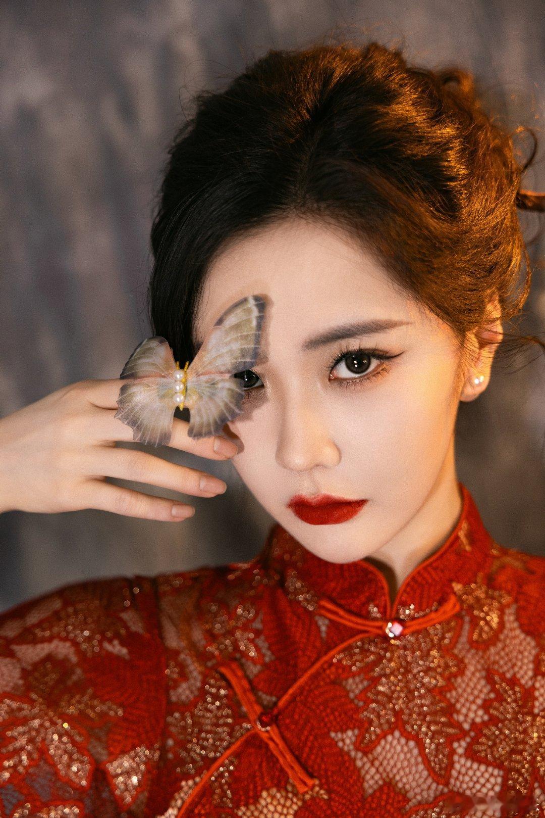 #转发接龙开新年##硬糖少女303##王艺瑾# 今日份糖妹新鲜物料王艺瑾龙腾虎跃
