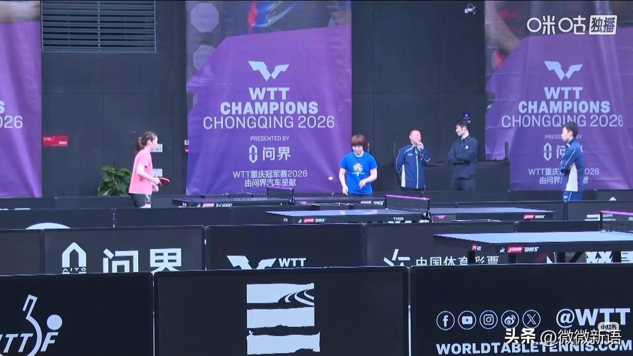 今晚女单决赛蒯曼的场外换马琳了。
看到赛前王晓彤给蒯曼陪练了，马琳、于子洋都在那