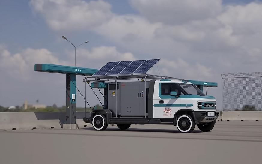 网上看到一些比亚迪粉丝做的哈哈……全部是比亚迪现成！比亚迪皮卡+移动储能盒+闪充