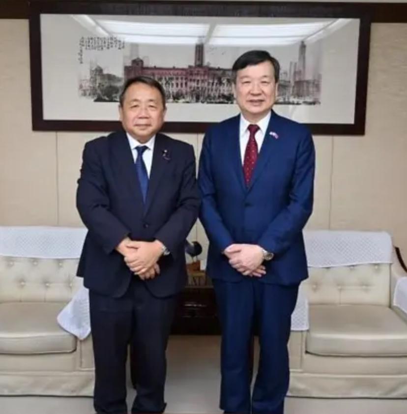 前不久刚被中方制裁的日本参议员、大汉奸石平，日前在东京会见了台湾地区的驻日代表李