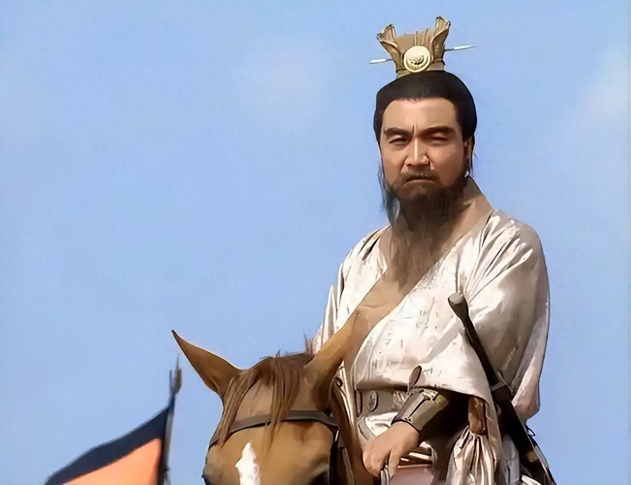 我更欣赏曹操，诸葛亮确有经天纬地之才，鞠躬尽瘁之志，可他终其一生都在为一个早已注