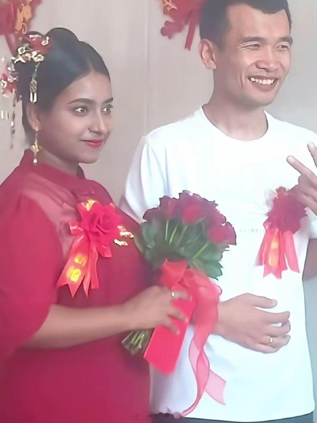 新娘应该是印度达利特人，低种姓。嫁到中国算是鱼跃龙门了。 