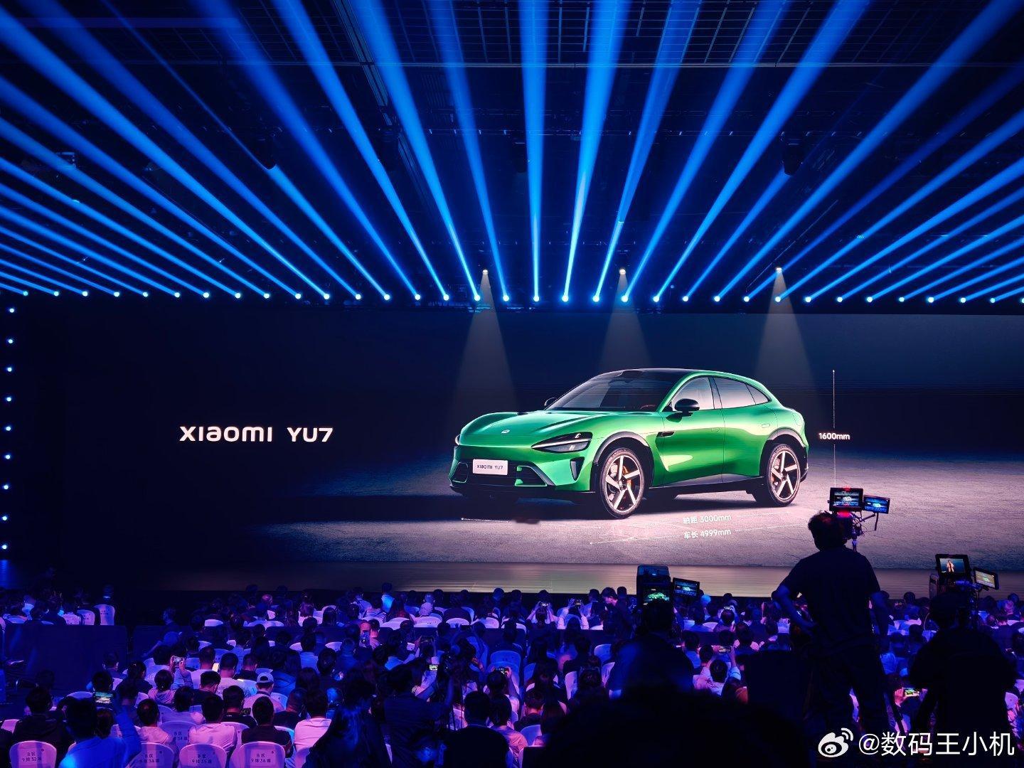 小米YU7  ，定位 “豪华高性能SUV”既有家族设计传承，更有特别优雅风采，经