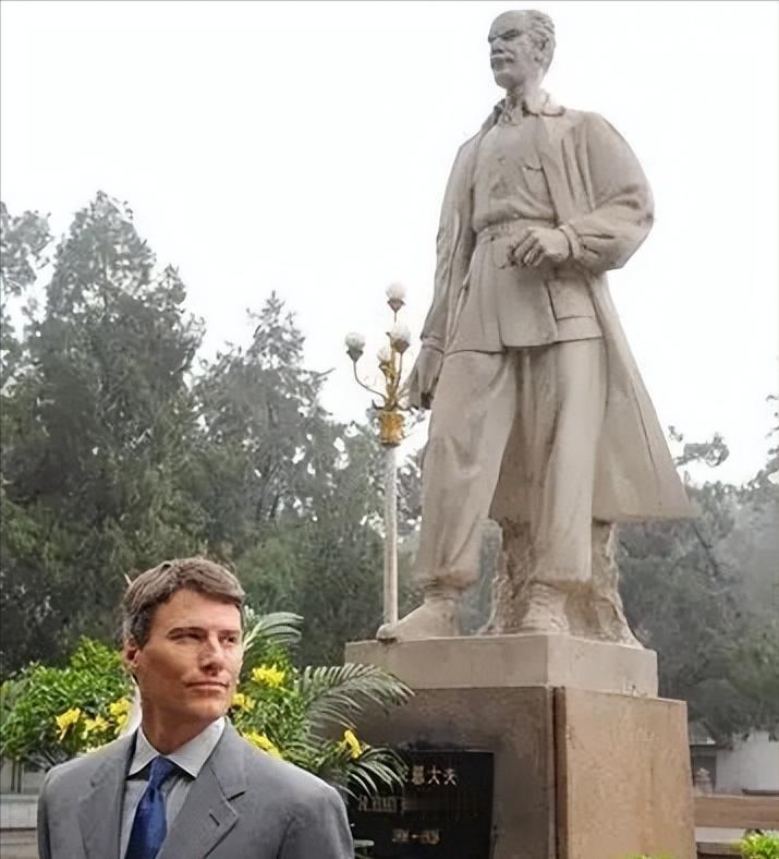 2015年，白求恩的孙子马克·白求恩来到中国后，他不确定中国人还记不记得自己的爷