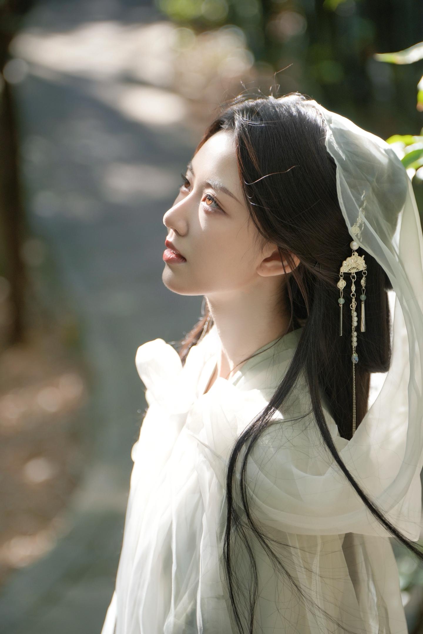 故事鲜艳 而缘分却太浅。