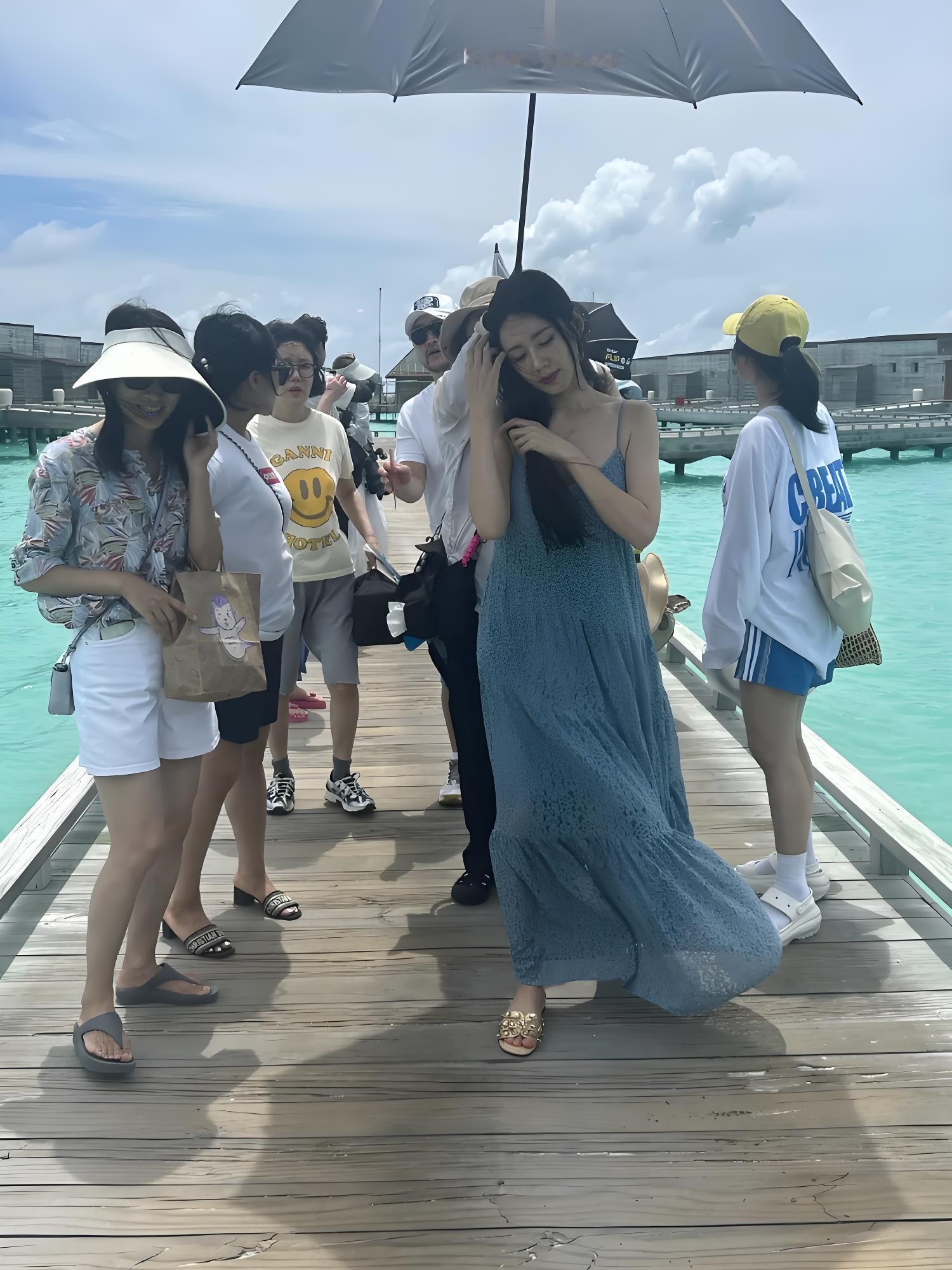秋瓷炫 ✨秋瓷炫星日记录 网友在马尔代夫库达薇陵姬丽偶遇​​​