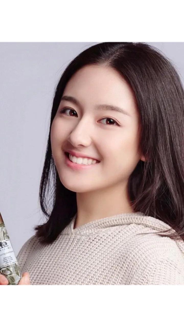 李兰迪的成长蜕变：爱情与事业的双重绽放

李兰迪，这位曾被视为娱乐圈小女孩的艺人