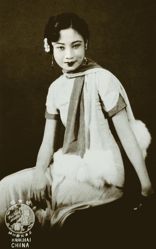胡蝶，我国首位电影皇后，气质端庄大气，魅力独具，引得杜月笙都曾对她展开追求。然而