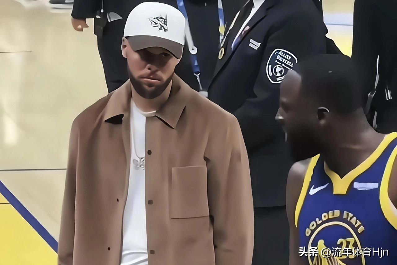 勇士惨遭快船逆转，德拉蒙德格林正负值全场最低。

勇士队是时候解决格林的问题了，