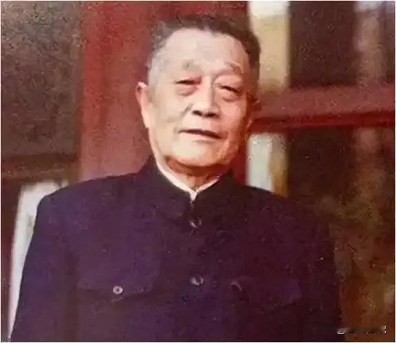 1959年，杜聿明经过10年改造被特赦后，在功德林中引起了极大的反响。
要知道在