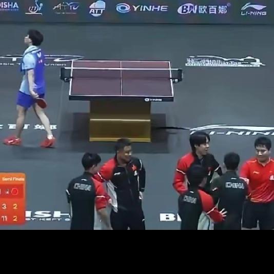 太牛了！中国男团晋级决赛啦！第五盘梁靖崑鏖战五局，8-11、13-11、11-1
