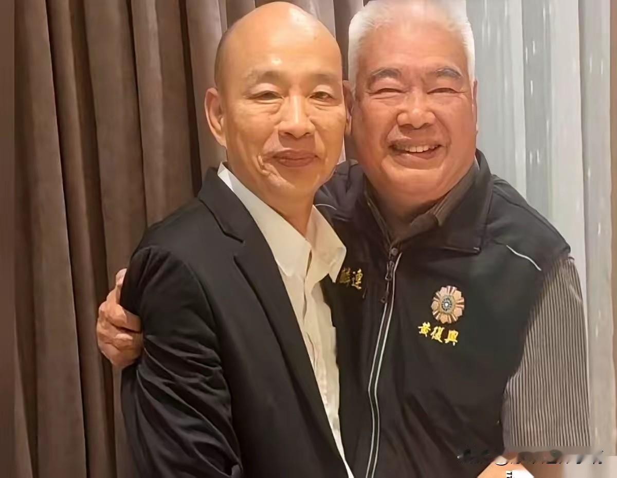 握手是戏、疏离是真！看透韩国瑜2028政治路线大变局

—————笔者ahwwx