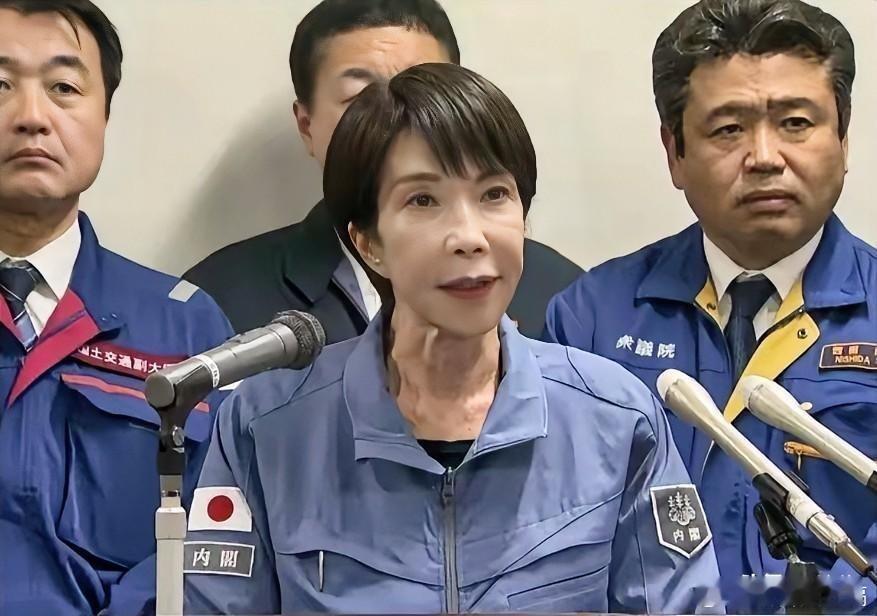 凤凰新闻高市早苗亲自出面反咬一口！当地时间12月7日，日本首相高市早苗亲自露面指