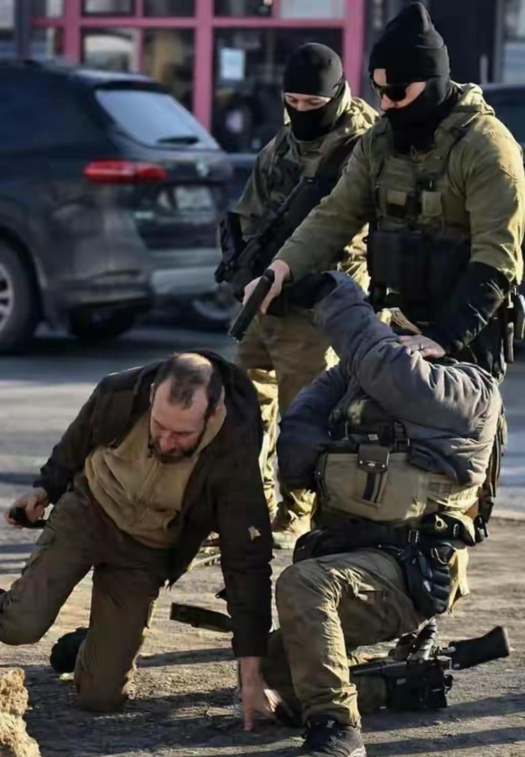 美内战打响？奥巴马表态，特朗普求中国一件事，永远别碰“冰球”
 
种种迹象表明，