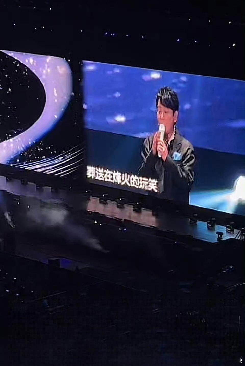 林俊杰北京嘉宾是张信哲林俊杰张信哲合唱背对背拥抱林俊杰北京嘉宾是张信哲，不错不错