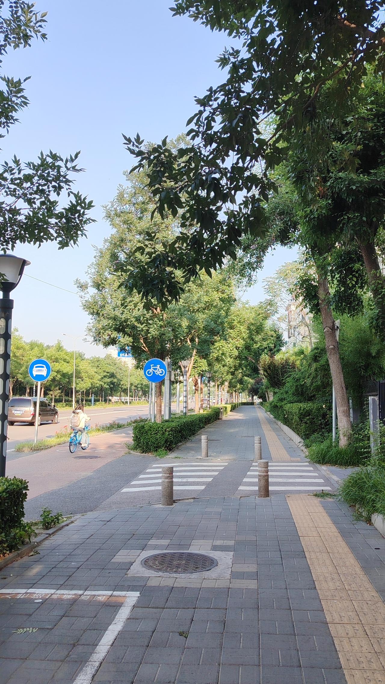 影片中最动人的，是那份在岁月长河中熠熠生辉的中华民族精神。无论是基层公安肖大力穷