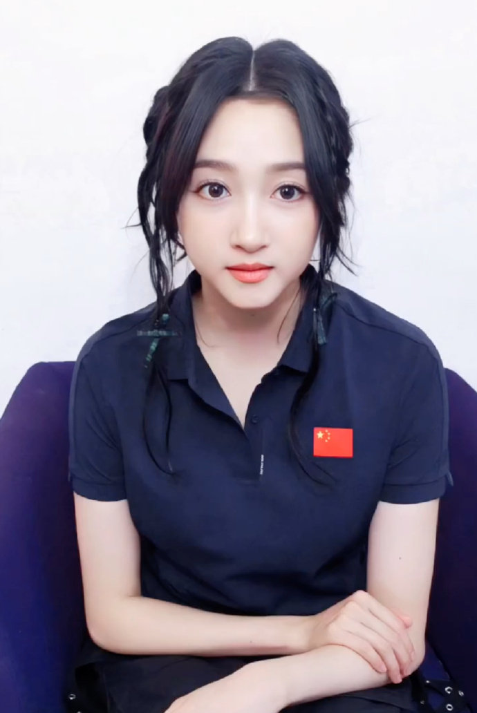#关晓彤收到了孙颖莎的礼物# 哇！莎莎巴黎加油[哇][哇][哇] 突然想看关晓彤