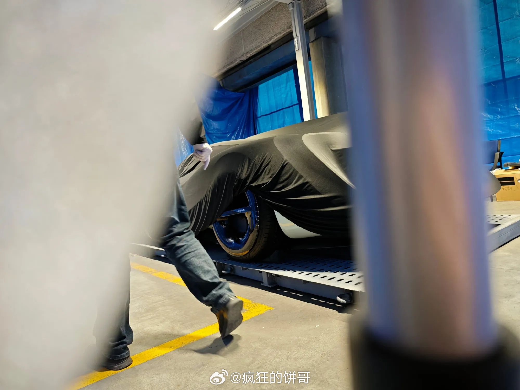 小米超跑 这么快要发布超跑了？网上一辆轮毂上有XIAOMI标识的超跑车型突然现身