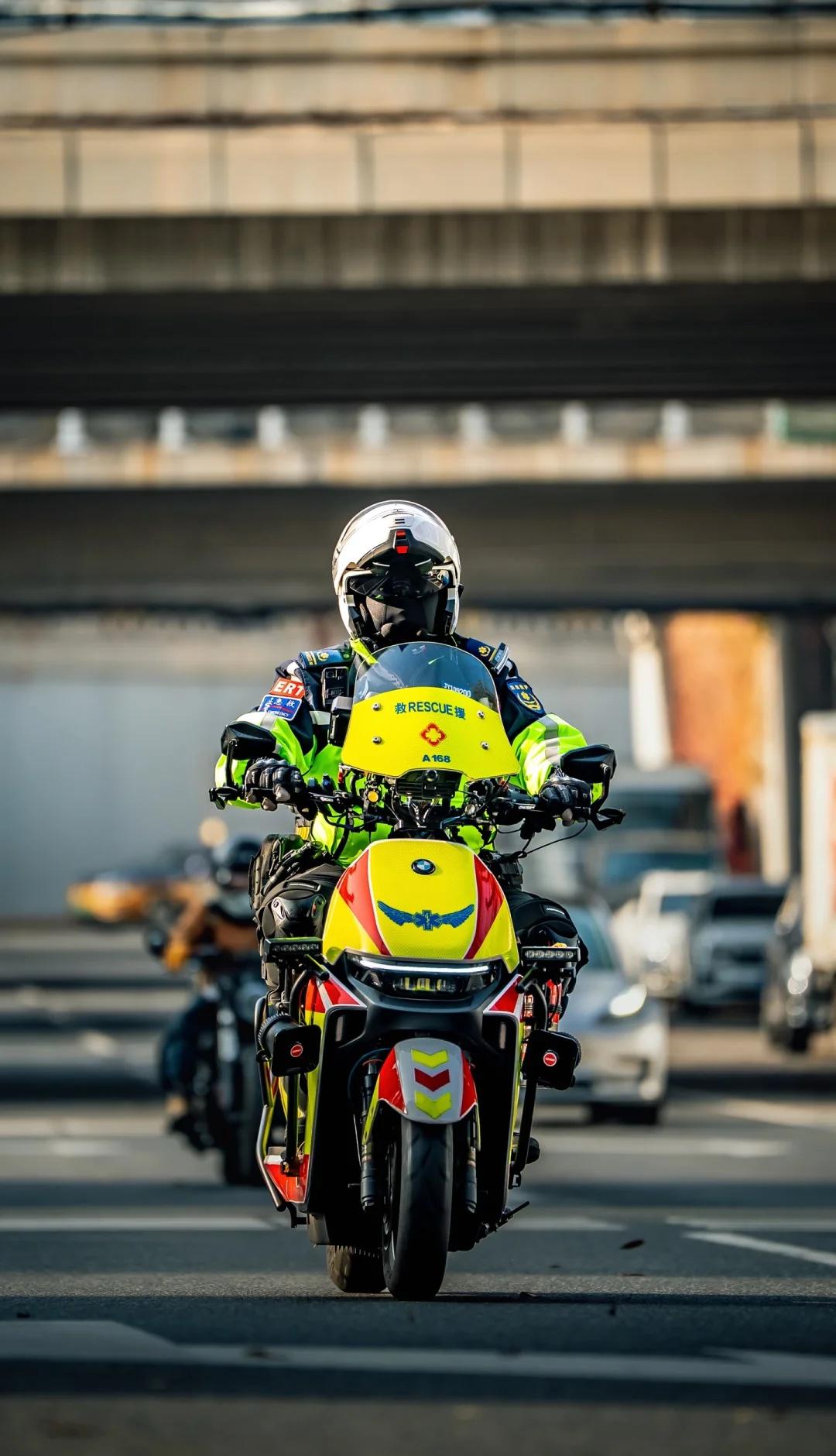 这是属于应急人的骑行时间～
应急救援队