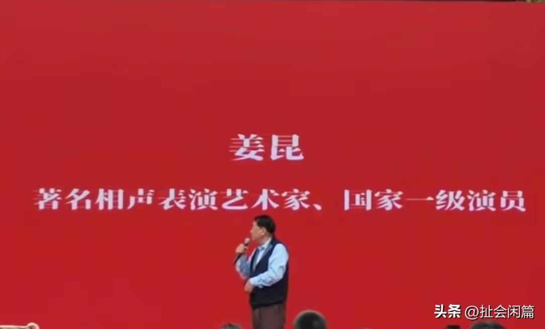 不针对任何人，就只就事儿说事儿，在一个大的背景板上写上国家一级演员就让人很讨厌，