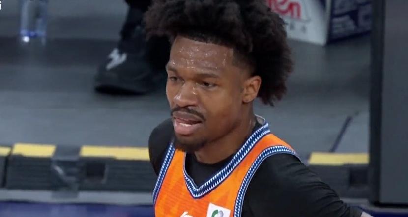 半场狂飙70分，这谁能打的过？

上海久事主场迎战山东高速，上海久事半场狂飙70