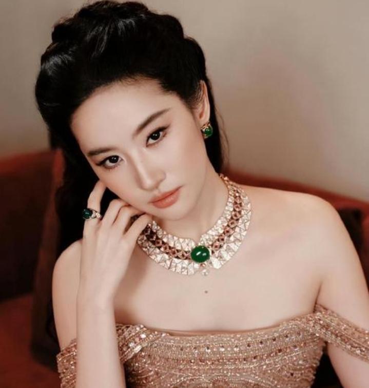 为什么刘亦菲这么美还没有结婚？
根本不是外界脑补的“没人敢追”“没人敢娶”，她只