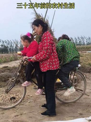 以前穷，大家却怀念，因为那时有现在难寻的纯粹。小时候，家里没什么钱，玩具就是自制