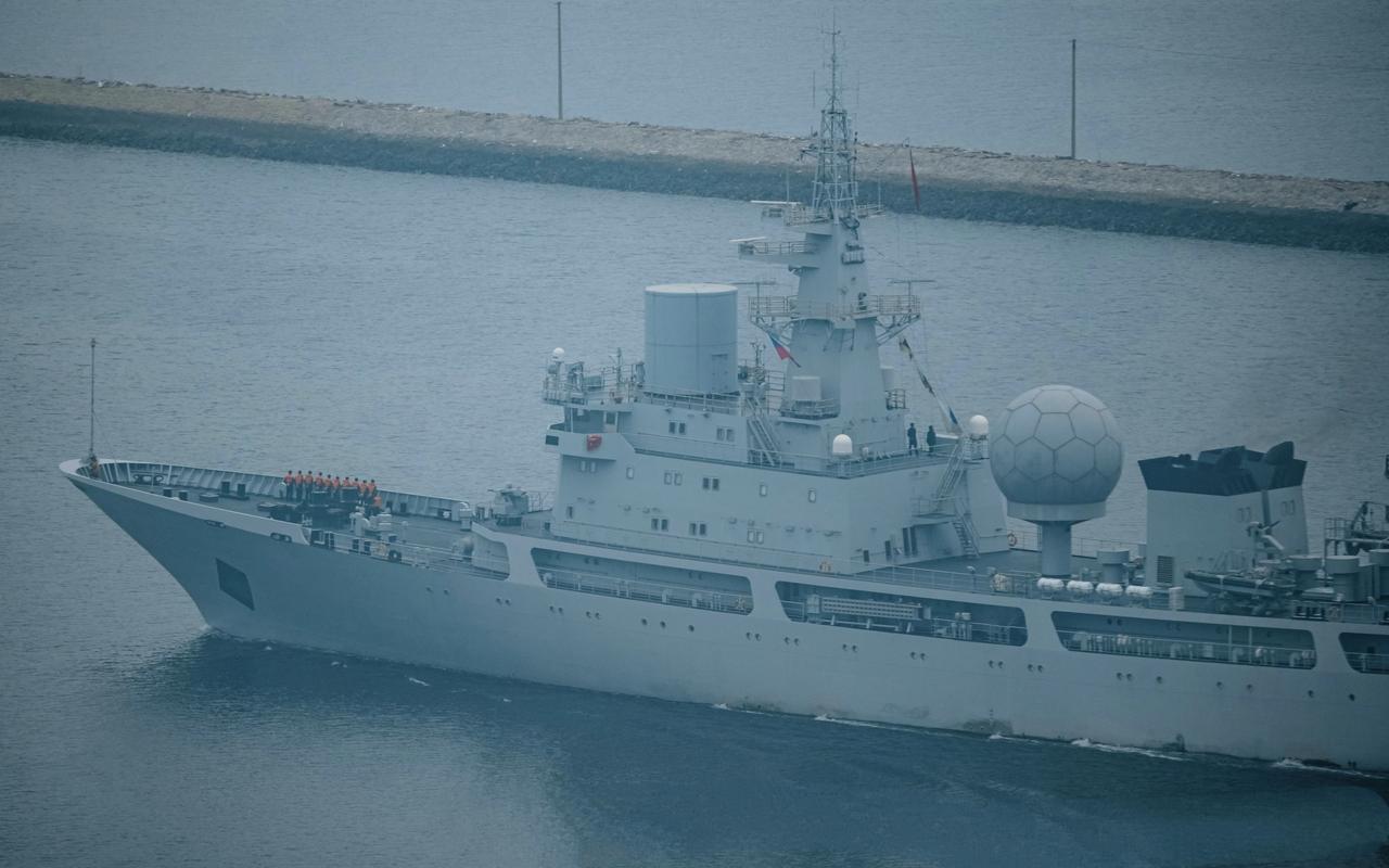 这可能是最新一艘815A型电子侦察船！
目前舷号和命名都不确定
截止目前海军共服