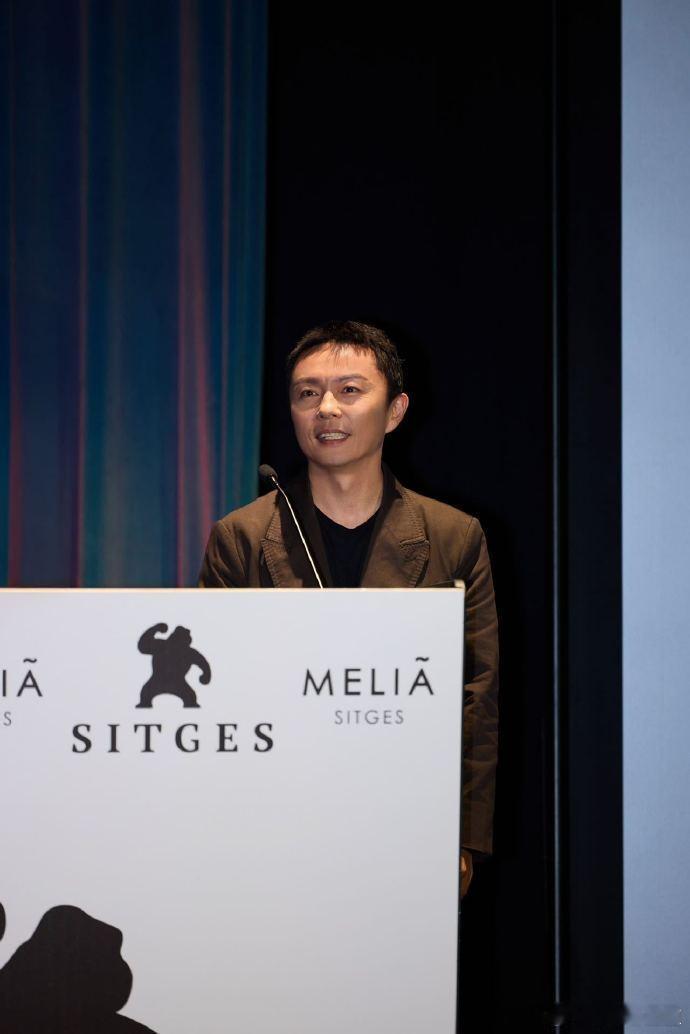 谢苗 世界巡打谢苗的新片《火遮眼》不仅入围了锡切斯电影节，还在多个国际影展上获得