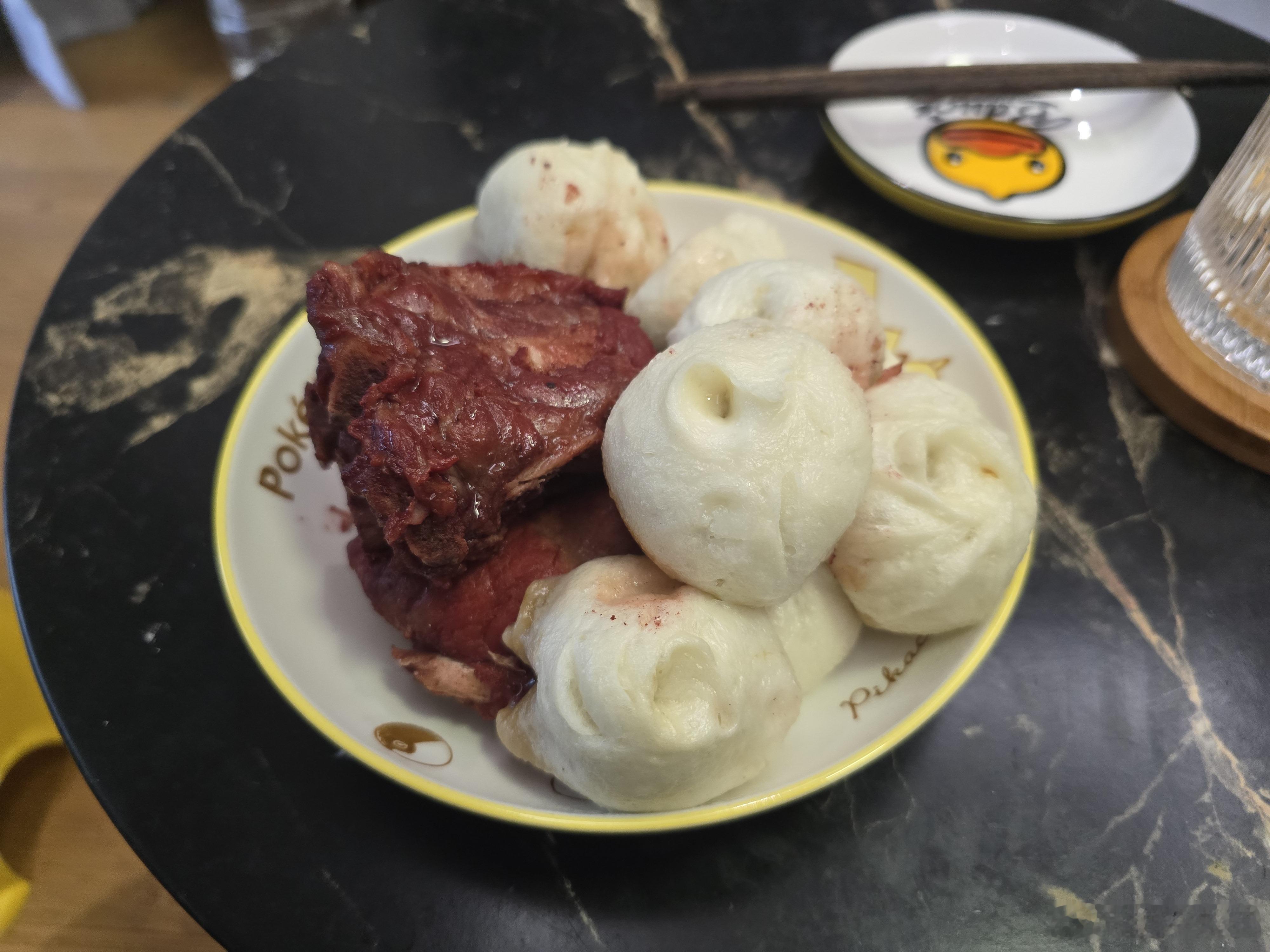 又是被无锡三凤桥排骨滋养的一天。无锡排骨不可辜负的美食