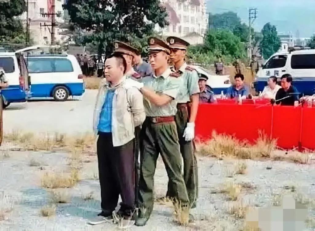 2004年，广州城郊，一个恶魔的生命即将走到尽头，他的名字叫赵文生，被世人称之为