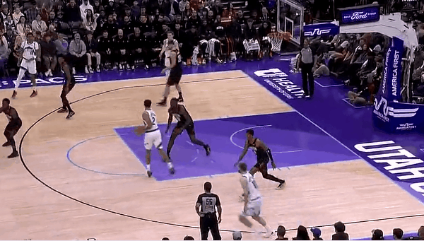 卡佩拉的节奏和年轻人不同频！节奏慢半拍！李凯尔这个勾手什么水平



这一球卡佩