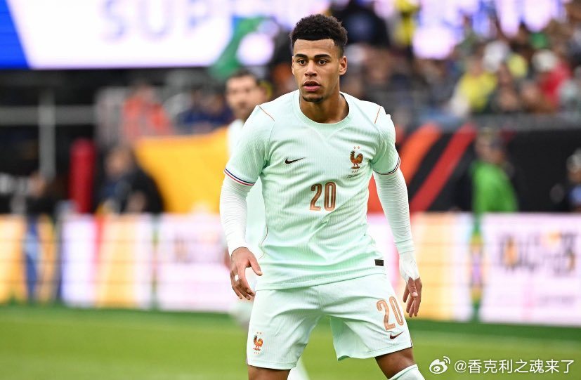 大巴黎又轮休一名球员法国队报透露杜埃背部受伤。利物浦