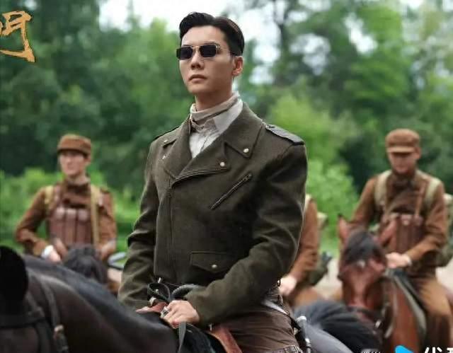 目前热播剧播放量排名: 《师兄太稳健》第4《重器》第2 第1堪称黑马