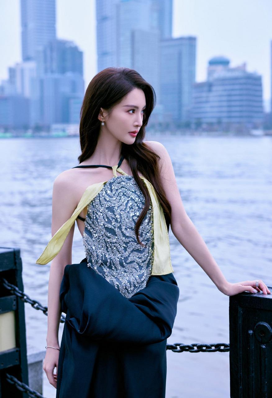 2024最美的夜跨年晚会  2024跨年演唱会你希望金晨在哪里：湖南卫视、江苏卫