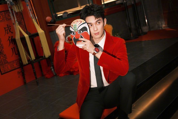 吴磊新春醒狮大片  吴磊新春新岁  吴磊新春醒狮大片，新春新岁，笙歌将至。红色西